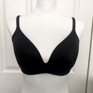 Victoria’s Secret IPEX No-Wire Body by Victoria Black Bra 34D